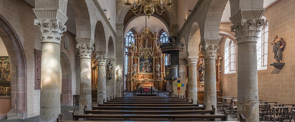 Justinuskirche Höchst, Ansicht des Mittelschiffs Justinuskirche Höchst, Ansicht des Mittelschiffs