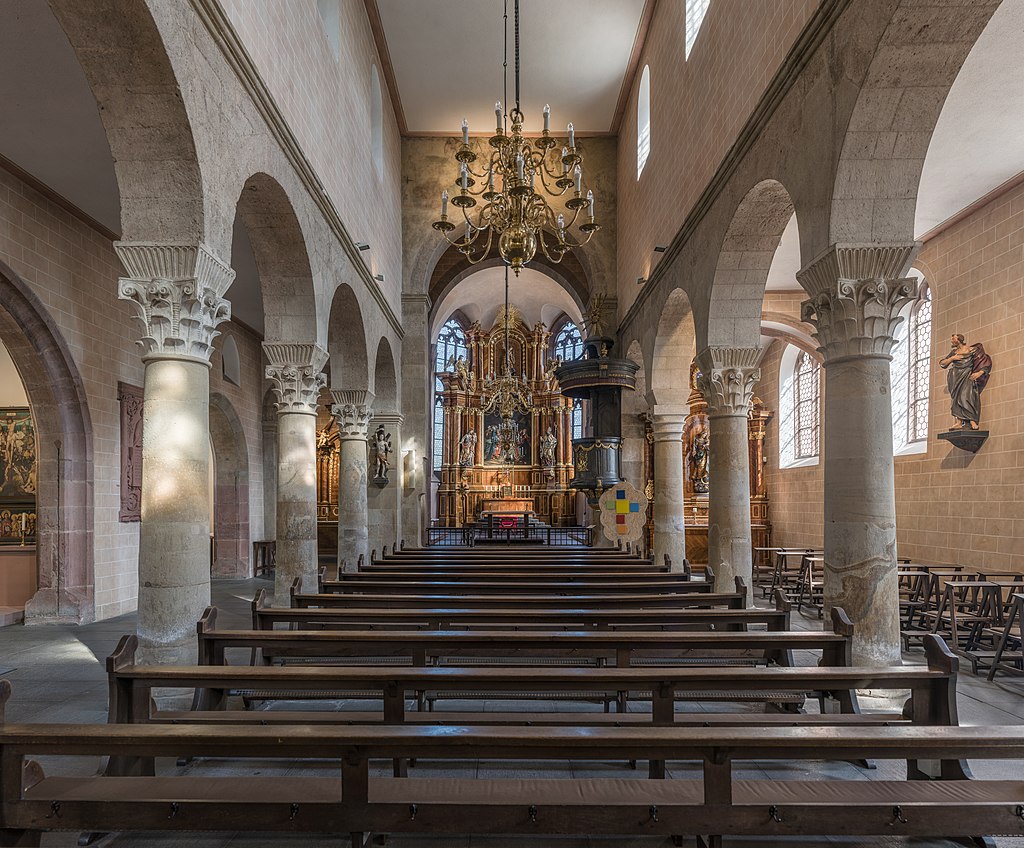 Justinuskirche Höchst, Ansicht des Mittelschiffs Justinuskirche Höchst, Ansicht des Mittelschiffs